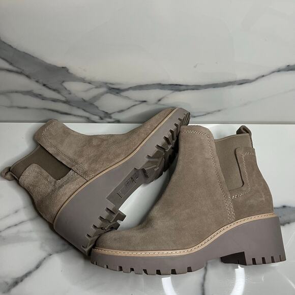 Dolce Vita | Women's Neutral Suede Lug Sole Pull-On Hailey Chelsea Boots Sz 7 - Picture 6 of 9